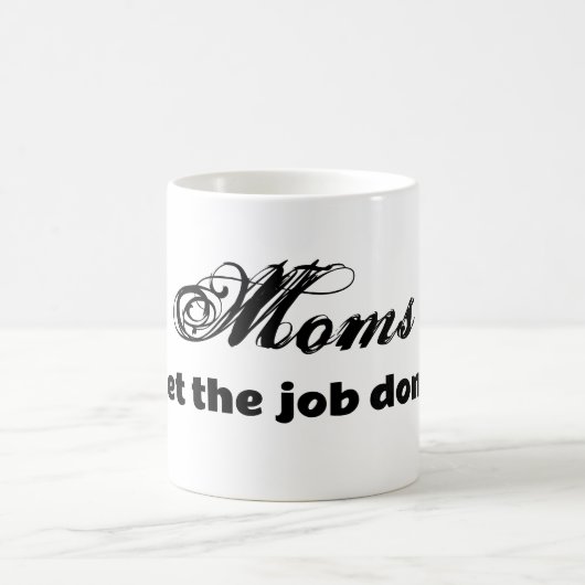 ママは仕事を終えるおもしろい引用文マグ母の日 コーヒーマグカップ (中央)