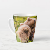 ママは彼女の2つの子供を看護するクラーク湖ナシア カフェラテマグ (左アングル)