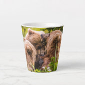 ママは彼女の2つの子供を看護するクラーク湖ナシア カフェラテマグ (正面)