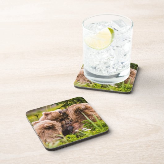 ママは彼女の2つの子供を看護するクラーク湖ナシア コースター (右側)