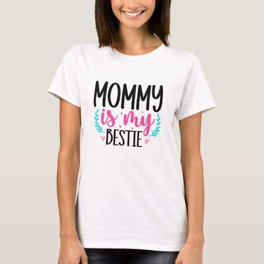 ママは私のベストフレンド Typography Tシャツ (正面)