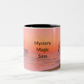 ママは謎と魔法とサスと魂のマグカップ - 日の出 ツートーンマグカップ (中央)