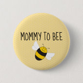 ママは赤ちゃんシャワー用のボタンを取る（ママは行く） 缶バッジ (正面)