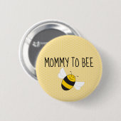 ママは赤ちゃんシャワー用のボタンを取る(ママは行く) 缶バッジ (正面&裏面)