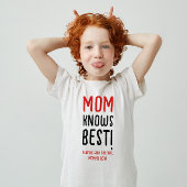 ママは赤最高の黒モダンタイポグラフィを知る Tシャツ