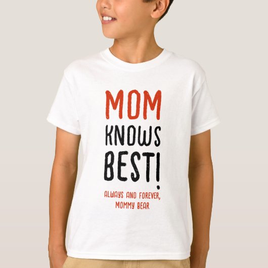 ママは赤最高の黒モダンタイポグラフィを知る Tシャツ (正面)