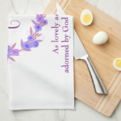 ママをテーマにした紫と青のフローラリース キッチンタオル (四つ折り)