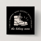 ママをハイキング最高のマー外おもしろい外ブラック 缶バッジ (正面)