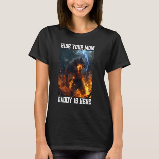 ママを隠すパパはここにいる人狼ミームCringe A Tシャツ (正面)