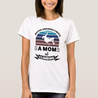 ママアット登山おもしろいギフト妻の女性 Tシャツ