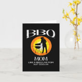 ママバーベククールー肉を焼く母親の日モム カード (黄色い花)