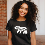 ママベア Tシャツ<br><div class="desc">トレンディーカスタムMama Bearグラフィックとプリントアパレル。マッチのベビーベアデザインに私たちの店を訪問。クリックカスタマイズは、自分の文字と画像でデザインをパーソナライズする。幅広いシャツのスタイルと色から選択。</div>