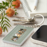 ママ3写モダン真セエレガントージ・グリーンマザーズデー キーホルダー<br><div class="desc">お母さん3枚の写真モダンタイポグラフィプレゼント。母の日、コンテンポラリー誕生日、クリスマスの贈り物に最適。セモダンージ・グリーン・デザイン、色はu=カスタマイズデコアとスタイルに合わせて調整できます。</div>