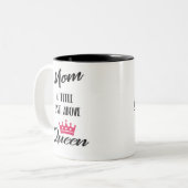 ママ、クイーンのすぐ上にピンクの王冠があるタイトル ツートーンマグカップ (正面左)