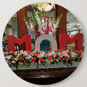 「ママ、大好き」 – 心からフローラへの献上品 缶バッジ (正面)