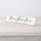 ママ、妻、ボストレンディーブラシスクリプト&白大理石 デスクネームプレート (正面)