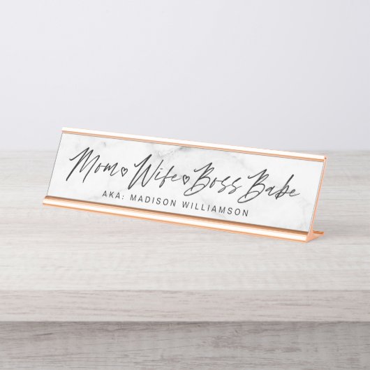 ママ、妻、ボスベーブトレンディーブラシスクリプト&大理石 デスクネームプレート (正面)