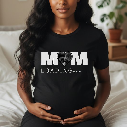 ママLoadingハートの超音波写真 ベビーシャワー Tシャツ