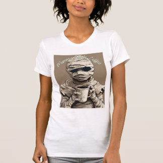 マミー・ニーズ・コーヒー - スプーキーな朝のユーモア Tシャツ