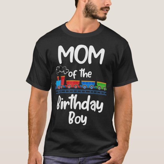 マムオブザ誕生日ボーイトレイントイズテーマ Tシャツ (正面)