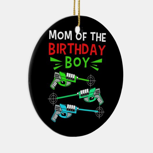 マムオブザ誕生日ボーイレーザーラベル誕生日ボーイ セラミックオーナメント (右)