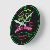 マムズダイナーオープン24/7レトロ50年代ネオン効果 ラウンド壁時計 (傾斜)