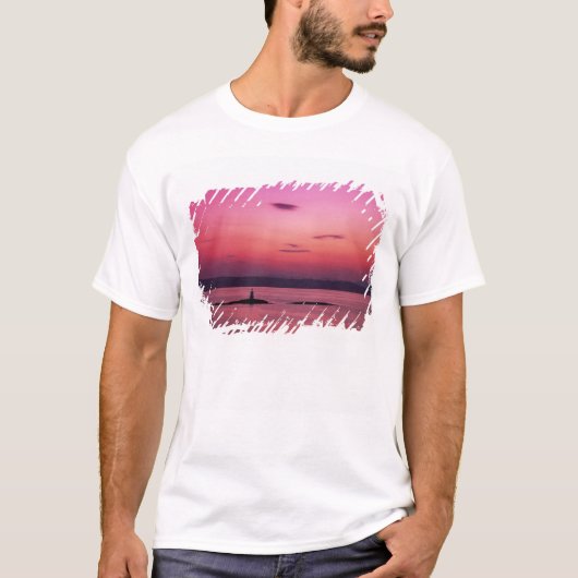 マライグからスカイ島の夕日 Tシャツ (正面)