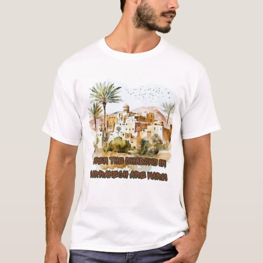 マラケシュの影さえも温かい Tシャツ (正面)