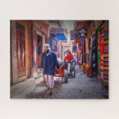 マラケシュ、男はスークを介して手押し車を引く ジグソーパズル (横)