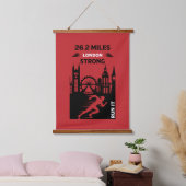 マラソンランナーロンドン26.2 吊り下げ型タペストリー (寝室)