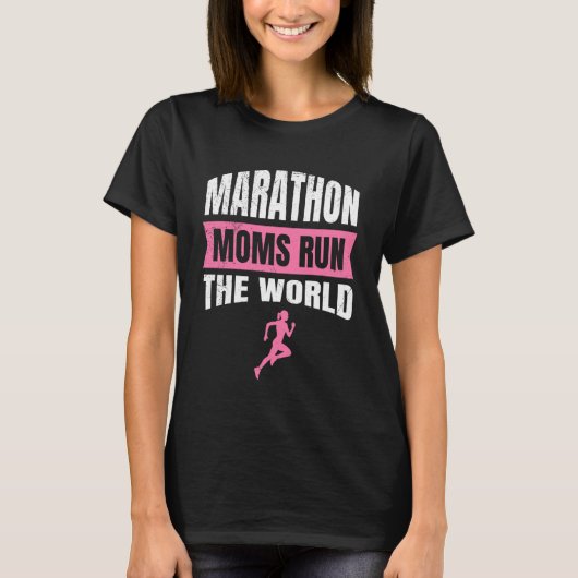 マラソンランナー ママ達は世界を走る 面白いマラソン Tシャツ (正面)