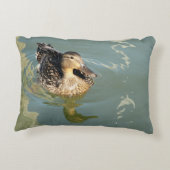 マラードダックス水の中で秋風光明媚な アクセントクッション (裏面)