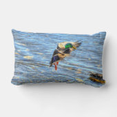 マラード飛んでいるダック・ドレイク野生生物写真 ランバークッション (裏面)