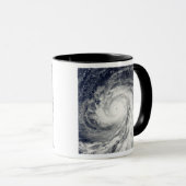 マリすごいアナ諸島上空の台風Choi-wan マグカップ (正面右)