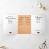 マリゴールドの背景にある記念写真4枚 三つ折り案内状 (内部)