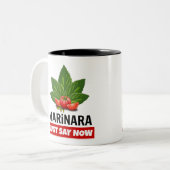 マリナラは今バジルのトマト葉を言う ツートーンマグカップ (正面左)