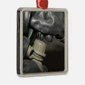 マリーンは飲み筒を自分の湯船に差し込む メタルオーナメント (右)