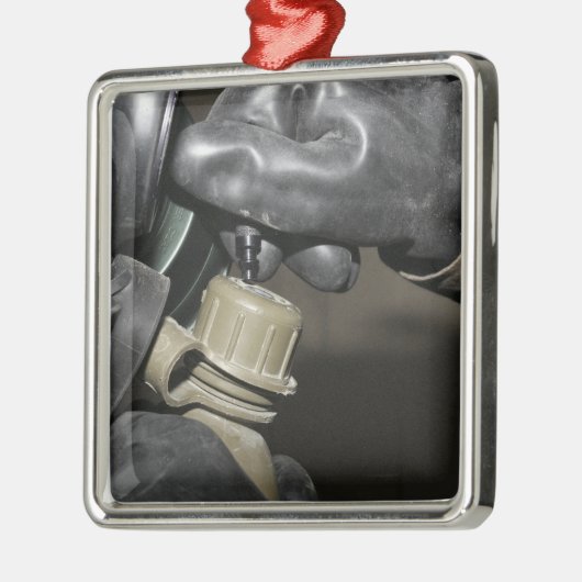 マリーンは飲み筒を自分の湯船に差し込む メタルオーナメント (左)