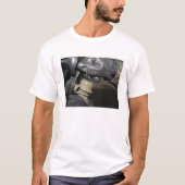 マリーンは飲み筒を自分の湯船に差し込む Tシャツ (正面)