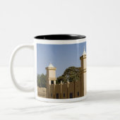 マリ、バマコ。バマコ-ジェンヌロードモスク ツートーンマグカップ (左)