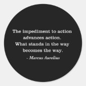 マルクス・アウレリウス障害ストイック引用文Tシャツ ラウンドシール (正面)