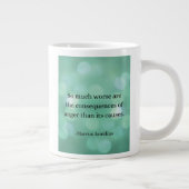 マルクス・アウレリウス:怒りを征服し、内面平和を見つける ジャンボコーヒーマグカップ (右)