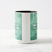 マルクス・アウレリウス：怒りを征服し、内面平和を見つける ツートーンマグカップ (中央)