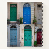 マルタのカラフルフロントドアのセット ノートブック (裏面)