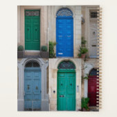 マルタのカラフルフロントドアのセット プランナー手帳 (裏面)