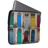 マルタのカラフルフロントドアのセット ラップトップスリーブ (正面右)