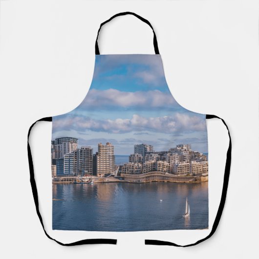 マルタのスリエマ港と超高層ビル エプロン (正面)