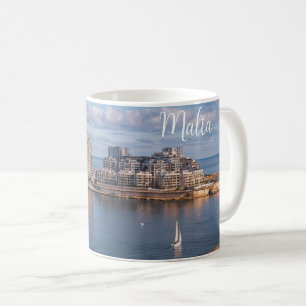 マルタのスリエマ港と超高層ビル コーヒーマグカップ