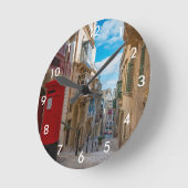 マルタの赤いヴィンテージメールボックス ラウンド壁時計 (傾斜)