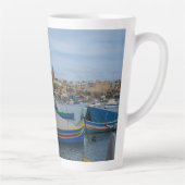 マルタ伝統的のカラフル魚釣り船 カフェラテマグ (右)